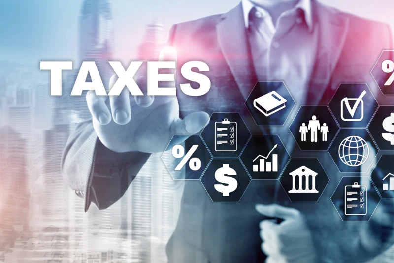 Financial consultant presenting US tax compliance strategy for American expats living in Thailand – FBAR, FATCA, and US/Thailand tax treaty planning